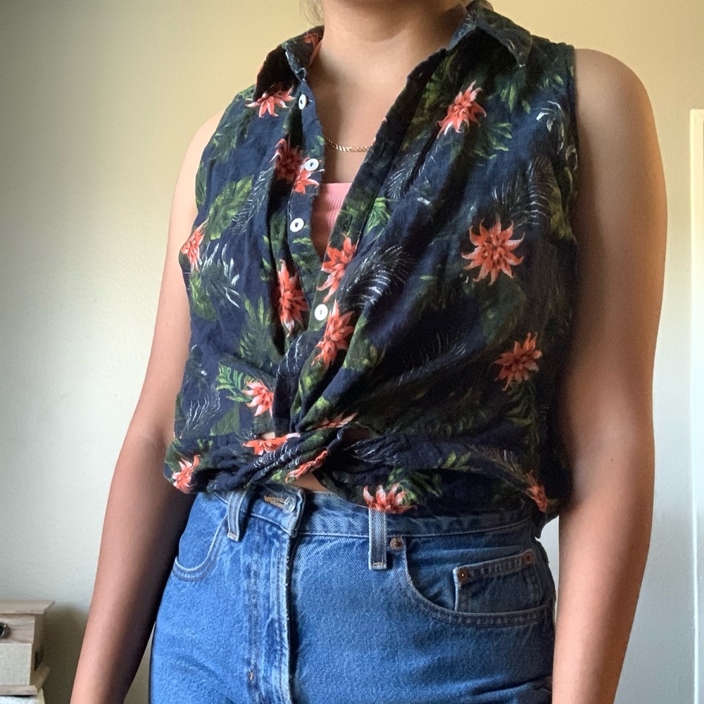 Floral print button down🌺